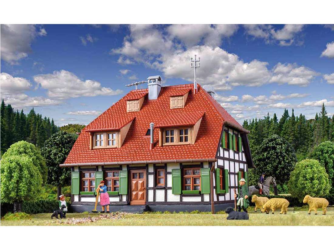 HO-Half-timbered-Farmhouse-Kibri-38165_b_0.jpg