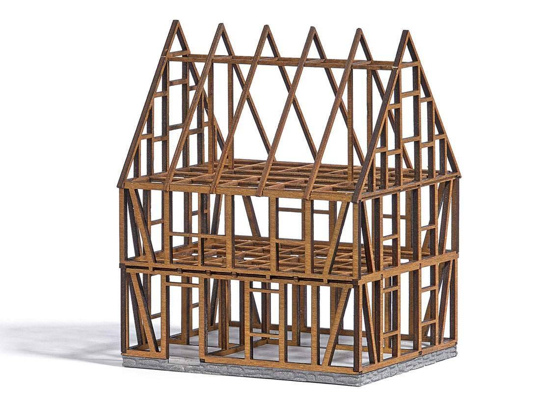 HO-Half-timbered-house-shell-Busch-1370_b_0.jpg