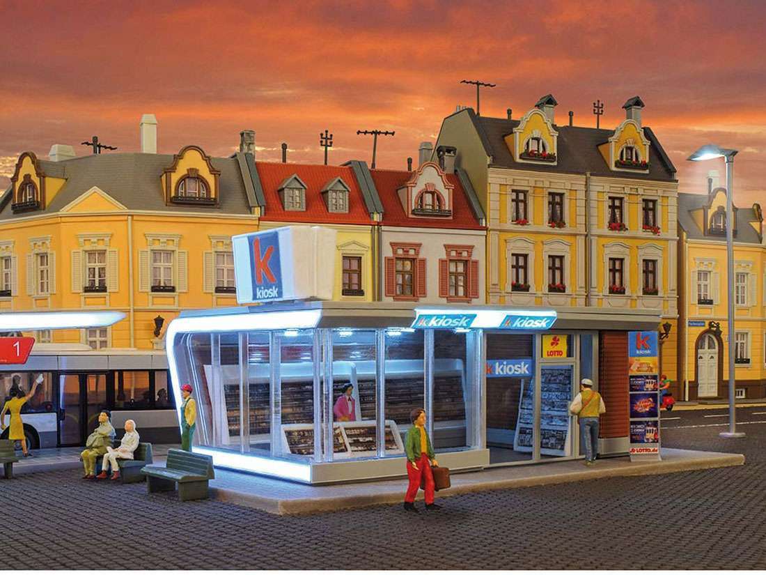 HO-Modern-kiosk-with-LED-lighting-Kibri-39008_b_0.jpg