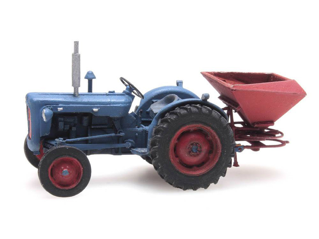 HO-Traktor-Fordson-mit-Heckstreuer-Artitec-387.347_b_0.jpg