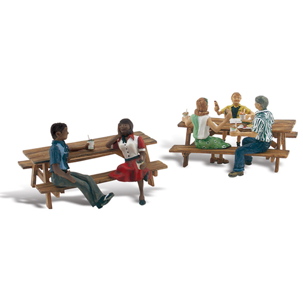 HO-figures-Outdoor-Dining-Woodland-A1939_b_0.jpg