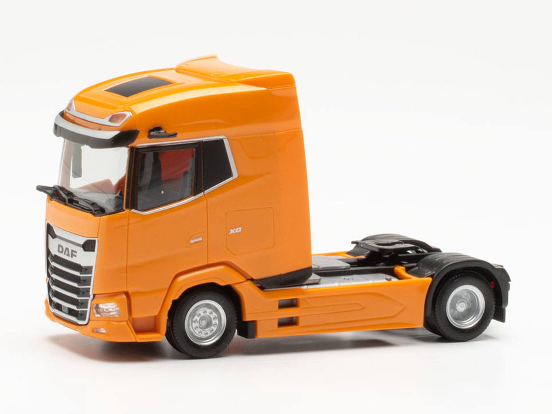 HO-truck-DAF-XG-tractor-Herpa-315760-002_b_0.jpg